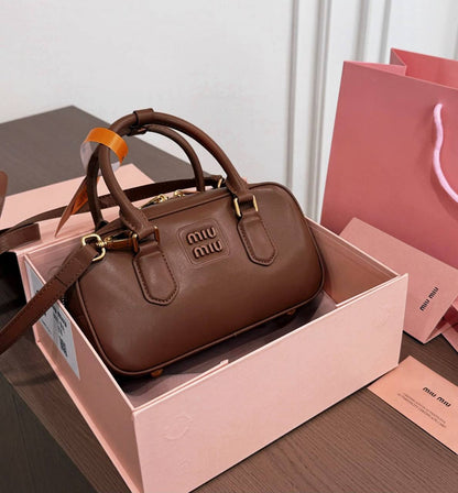 MIU MIU 

NEW CAME 
HIGH QUALITY 
WITH BOX 

120 dhs🇦🇪🇦🇪

Zain295
♥️♥️♥️