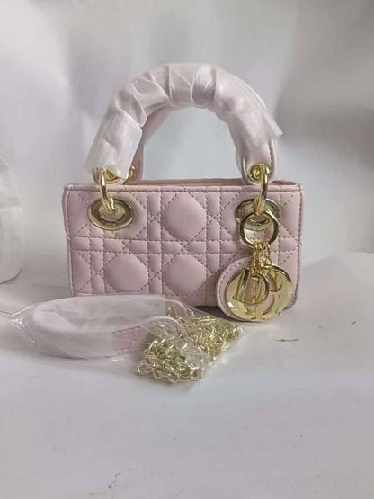 Dior

110 dhs
With box

Zain143
♥️♥️♥️