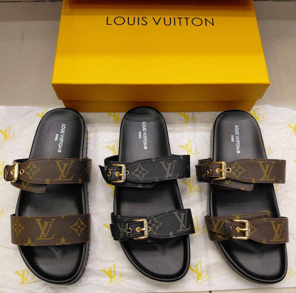 Louis Vuitton Slipper, 

New Arrived 

Size 36 To 41
100 dhs🇦🇪🇦🇪

Zain120
♥️♥️♥️