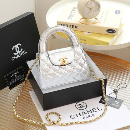 Chanel
Chanel 
95 dhs💓
with box
size 20×6×13cm

Zain42
♥️♥️♥️