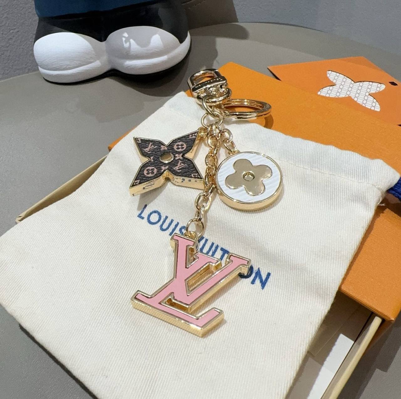 *KEY🗝️ CHAINS* 🔆
*BAG CHARMS*
65 dhs❤️
      *Each*
      *with*
*Good Box* 📦🎁🎁🎁
*MASTER QUALITY*

Zain89
♥️♥️♥️