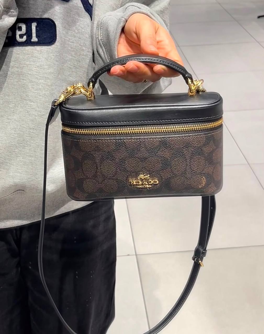 COACH NEW CAME HIGH QUALITY WITH BOX  
110 dhs🇦🇪🇦🇪

Zain295
♥️♥️♥️