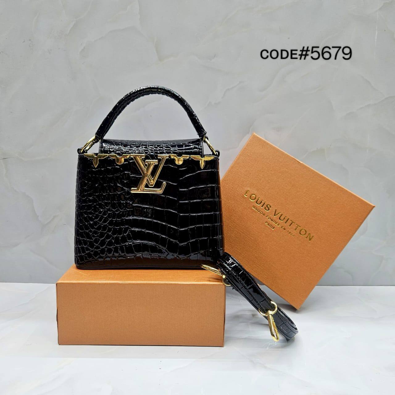 LV
ᴄᴀᴘᴜᴄɪɴᴇs ᴄʀᴏᴄᴏᴅɪʟᴇ
ɢʟᴏssʏ ʟᴇᴀᴛʜᴇʀ ᴍᴀᴛᴇʀɪᴀʟ
ɢᴏʟᴅ ʜᴀʀᴅᴡᴀʀᴇ
sɪᴢᴇ : 20cm
ᴡɪᴛʜ BOX

75 dhs🇦🇪🇦🇪

Zain31
♥️♥️♥️