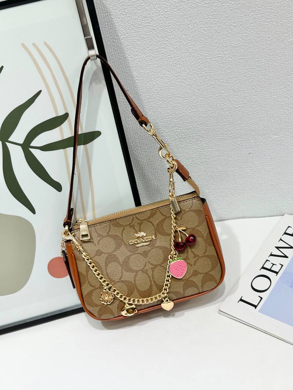 Coach
Best quality
Whith box’s
100 dhs🇦🇪🇦🇪
size 18cm

Zain158
♥️♥️♥️