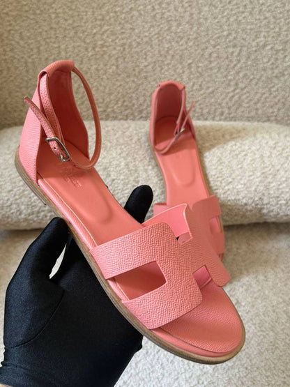 Hermes 🖤
✨ 𝐀𝐯𝐚𝐢𝐥𝐚𝐛𝐥𝐞 𝐍𝐨𝐰
✨ 𝐒𝐢𝐳𝐞𝐬: 𝟑𝟔 — 𝟒𝟏
450 dhs💓

Zain298
♥️♥️♥️