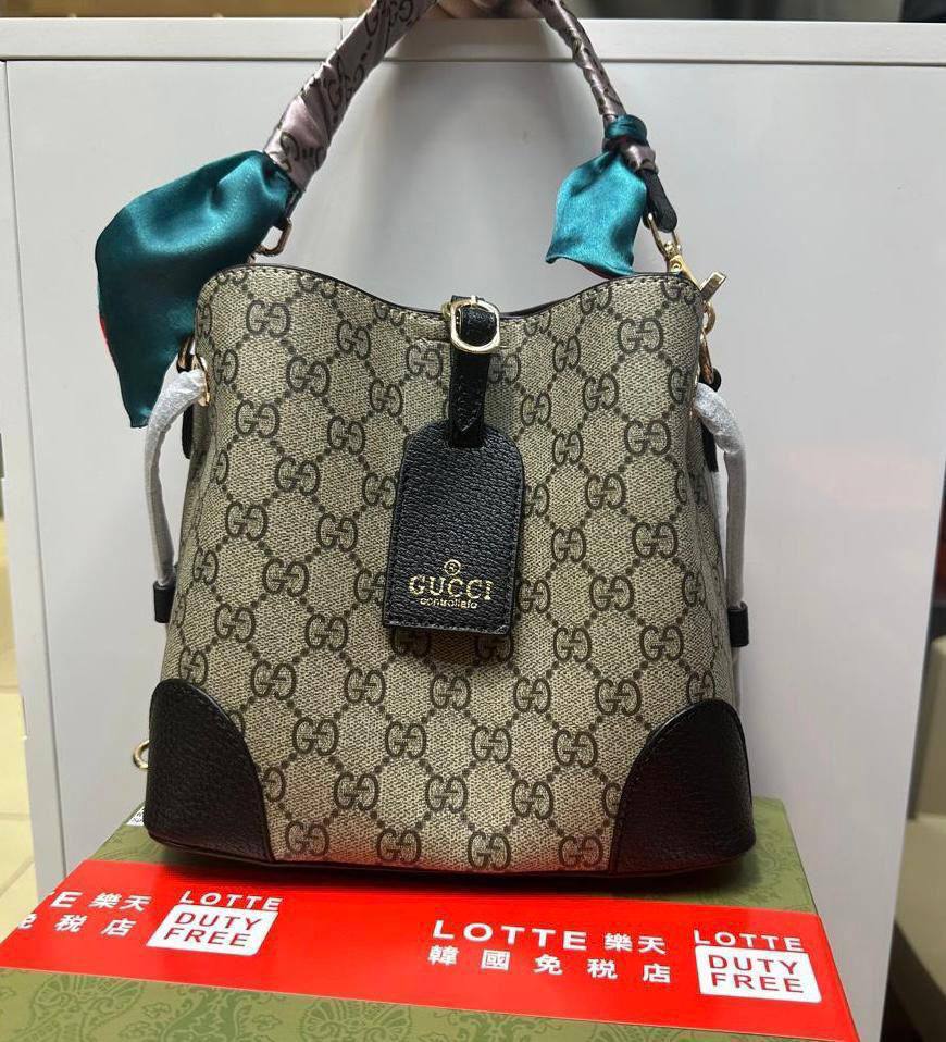 Bucket bag
Good quality 
110 dhs💓
With box 📦

Zain70
♥️♥️♥️