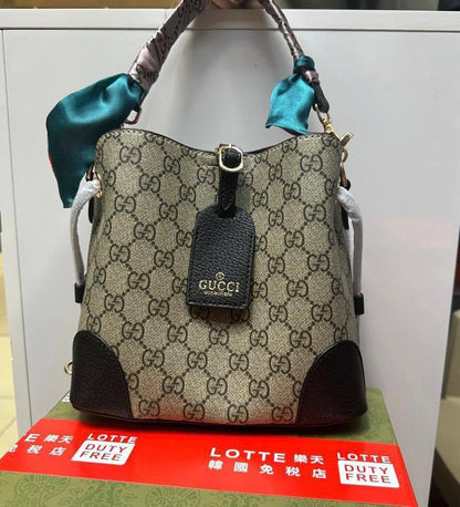 Bucket bag
Good quality 
110 dhs💓
With box 📦

Zain70
♥️♥️♥️