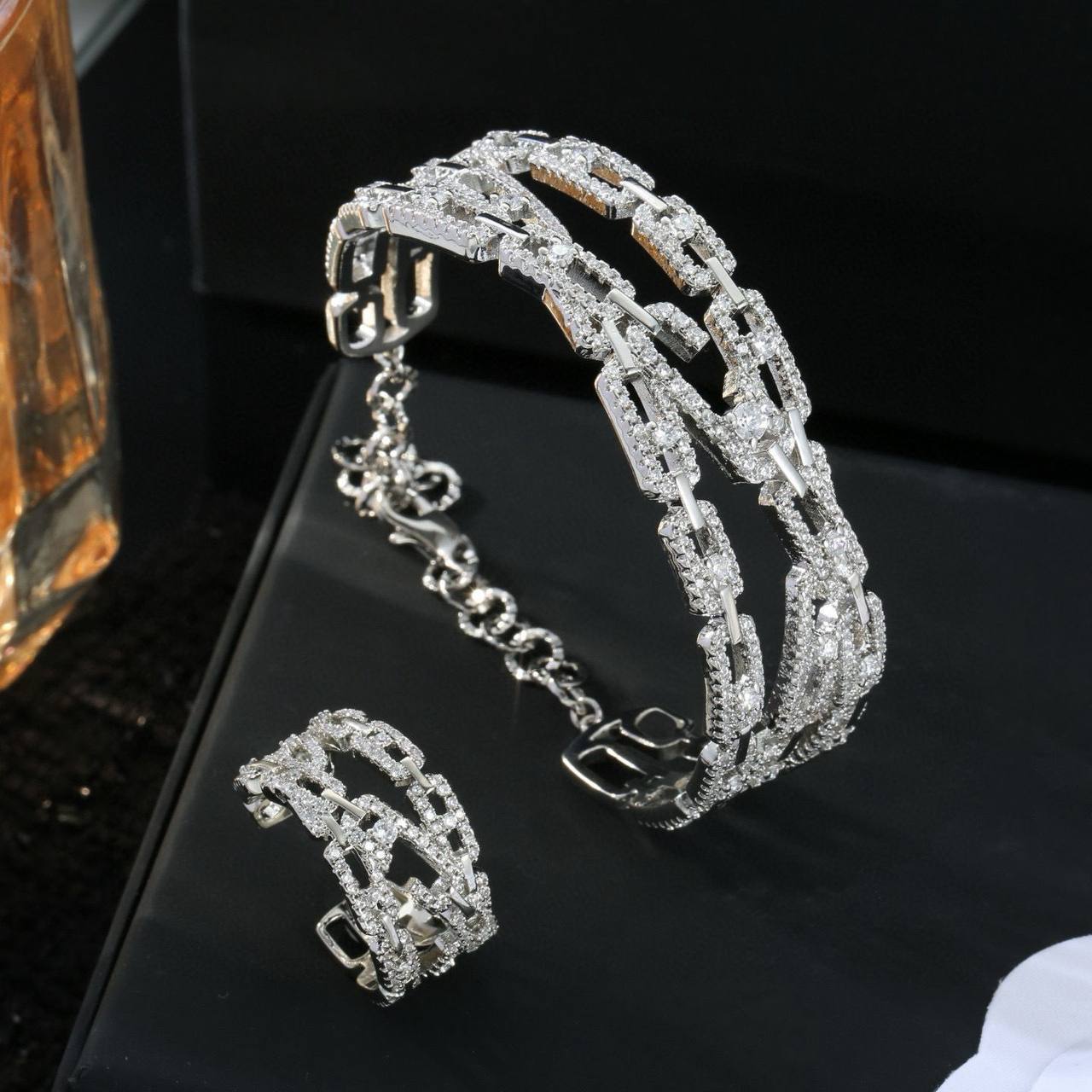 130 dhs🪙🌨️ Set 
Bangle And RING
With Box And Paper Bag
🎁🎁🎁

Zain89
♥️♥️♥️