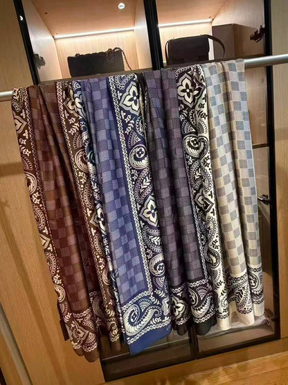 Silk scarf 

40 dhs🇦🇪  
no box

60 dhs🇦🇪 with box

Zain93
♥️♥️♥️