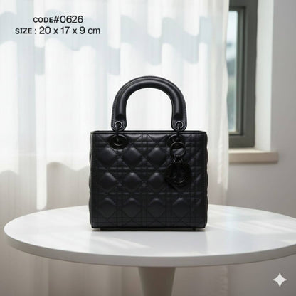 CHRISTIAN LADY DIOR
ᴍᴀᴛᴛᴇ ʟᴇᴀᴛʜᴇʀ ᴍᴀᴛᴇʀɪᴀʟ
ᴡɪᴛʜ ʟᴏɴɢ ʙᴇʟᴛ sᴛʀᴀᴘ
sɪᴢᴇ : 20 cm

70 dhs🪙🌨️

Zain31
♥️♥️♥️