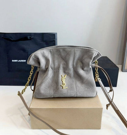 YSL
 SMALL SIZE 
WITH BOX 
90 dhs✅

Zain295
♥️♥️♥️