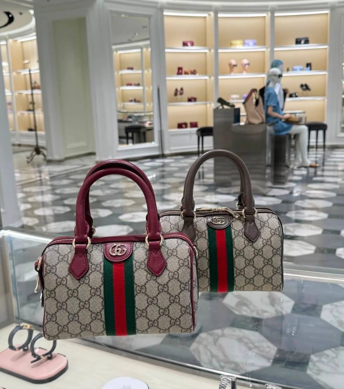 ✨GUCCI  Ophidia ✨

👜 size: 22*13*11 

💰 price : 190 dhs🇦🇪🇦🇪🇦🇪

with box
Zain38
♥️♥️♥️
