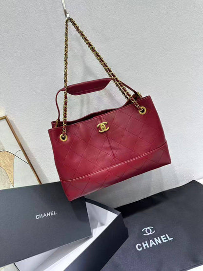 Chanel  
100 dhs❣️
with box 📦 

Good quality 

Zain253
♥️♥️♥️