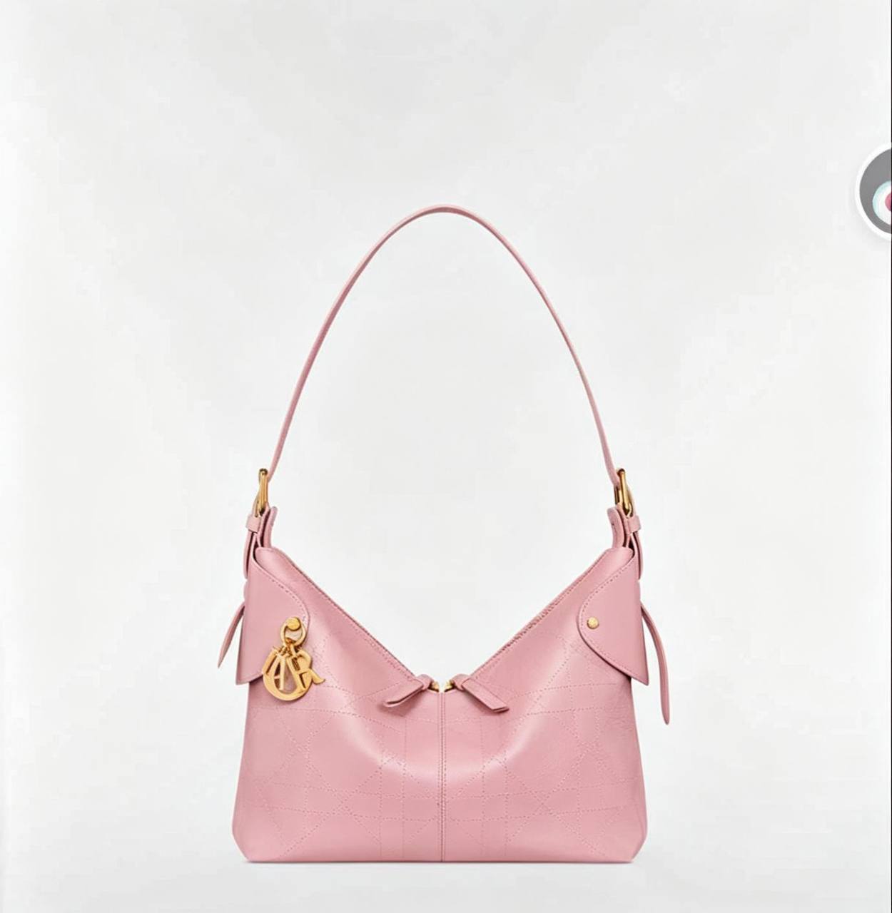 Dior

120 dhs✅

with box
🎁🎁🎁

Size：27/23/12

Zain07
♥️♥️♥️