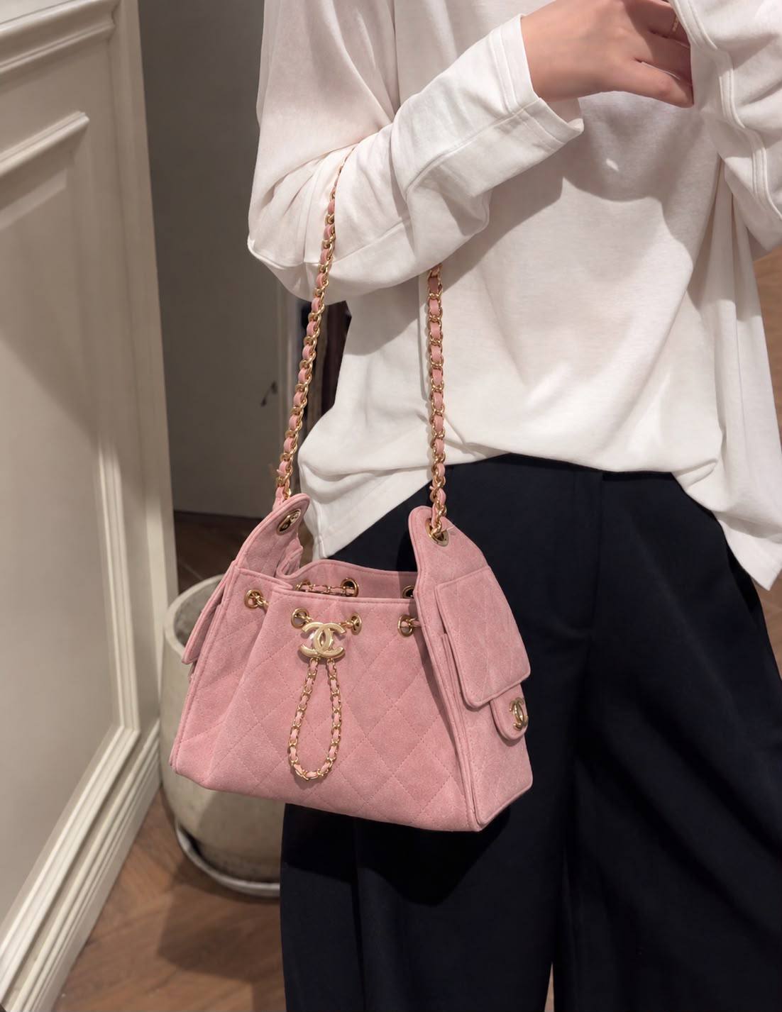 CHANEL 

NEW CAME 
HIGH QUALITY  

WITH BOX 
120 dhs🇦🇪🇦🇪

20cm

Zain39
♥️♥️♥️