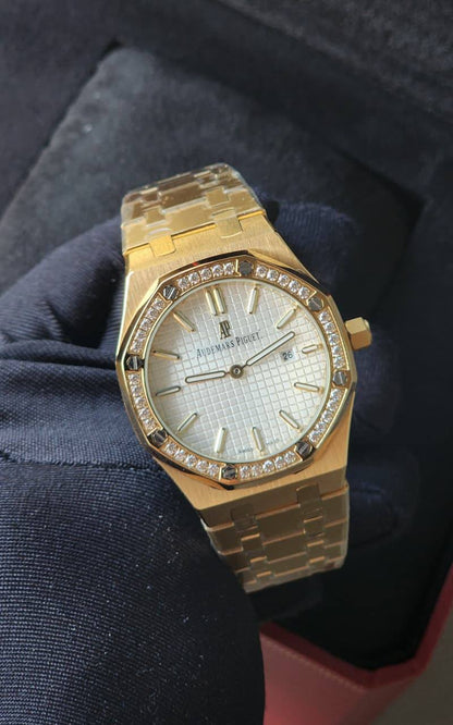 Ap watch for ladies 
good quality 
220 dhs💓

Zain59
♥️♥️♥️