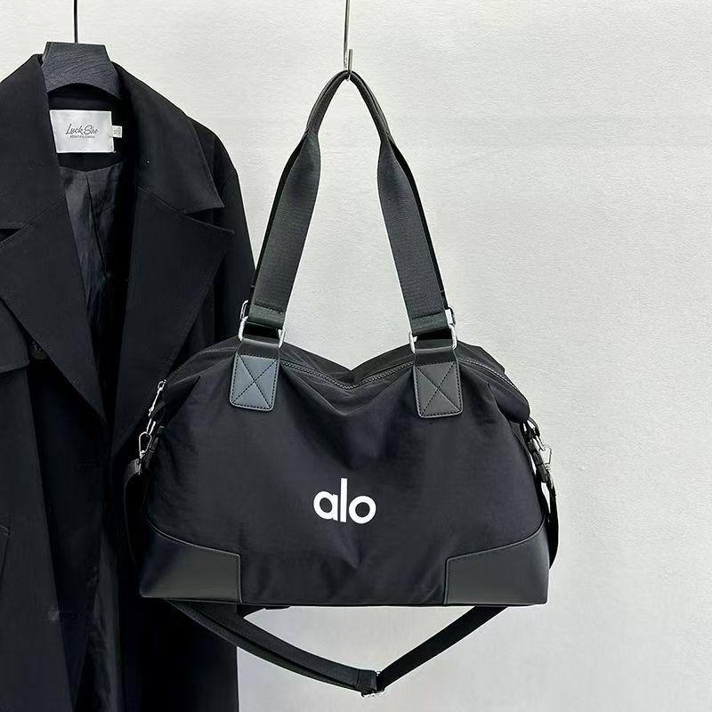 🥇 ALO  Fitness bag
Good quality 
Size : 45 * 16 * 30 cm
65 dhs💓

Zain115
♥️♥️♥️
