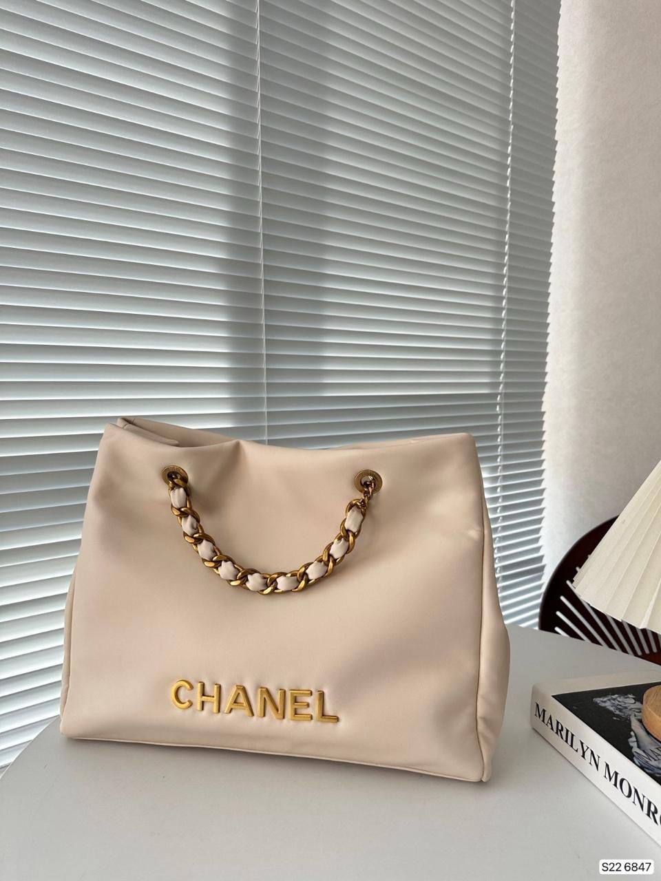 Chanel
100 dhs✅

Zain72
♥️♥️♥️