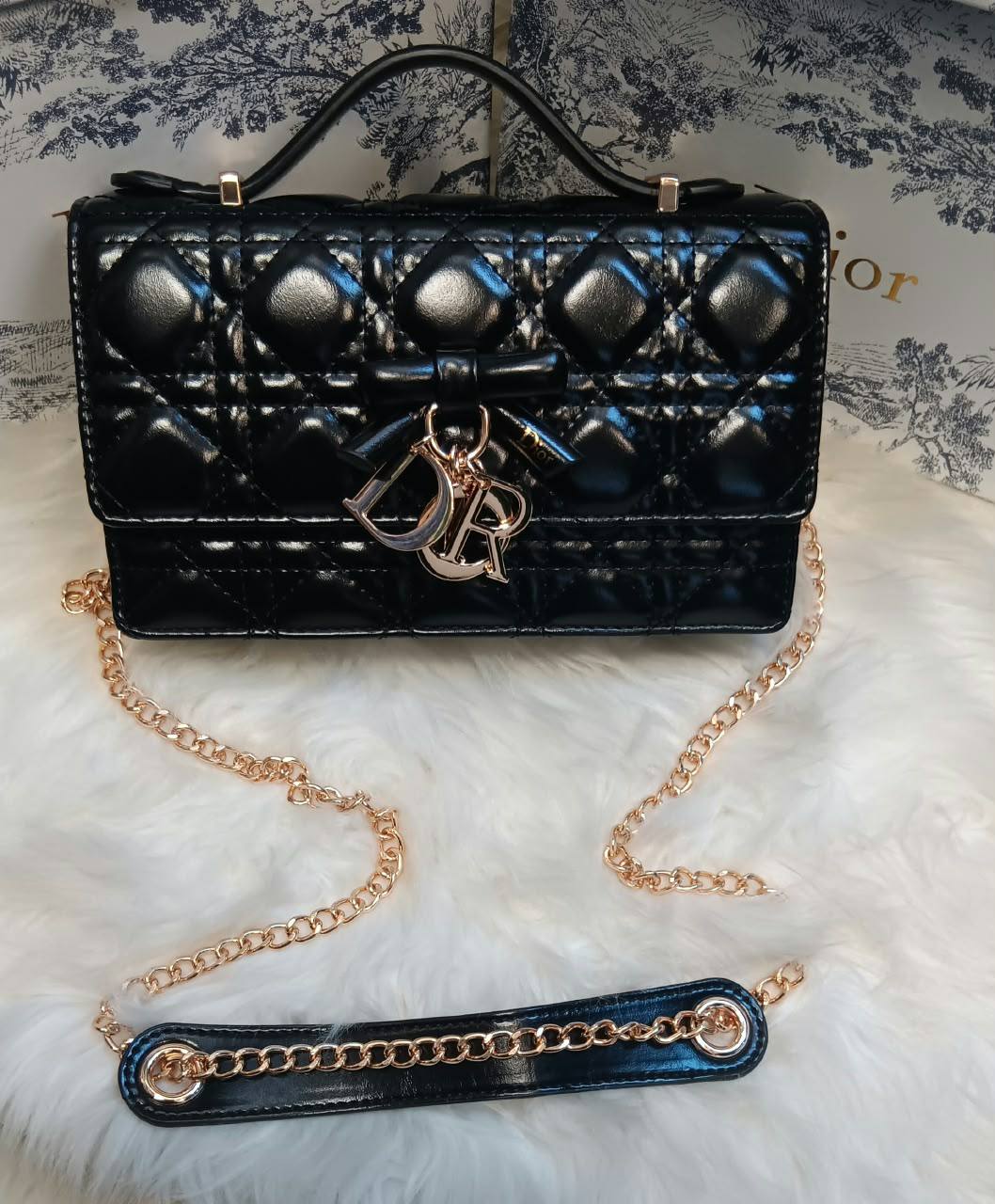 Dior

New arrival 
22cm
120 dhs🇦🇪🇦🇪

with box

Zain118
♥️♥️♥️