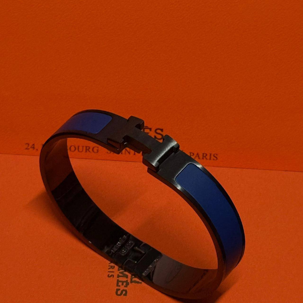 Hermes ❤️‍🔥*
Bangle ✨
Master quality 💯
Size 17,19,21
With normal boxes 📦 
55 dhs❤️
With master box 🗃️ 
65 dhs❤️

Zain216
♥️♥️♥️
