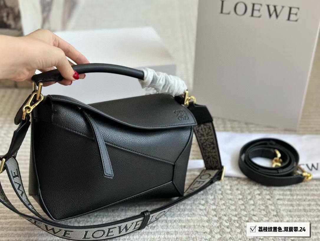 Loewe
Master
340 dhs✅

Zain141
♥️♥️♥️