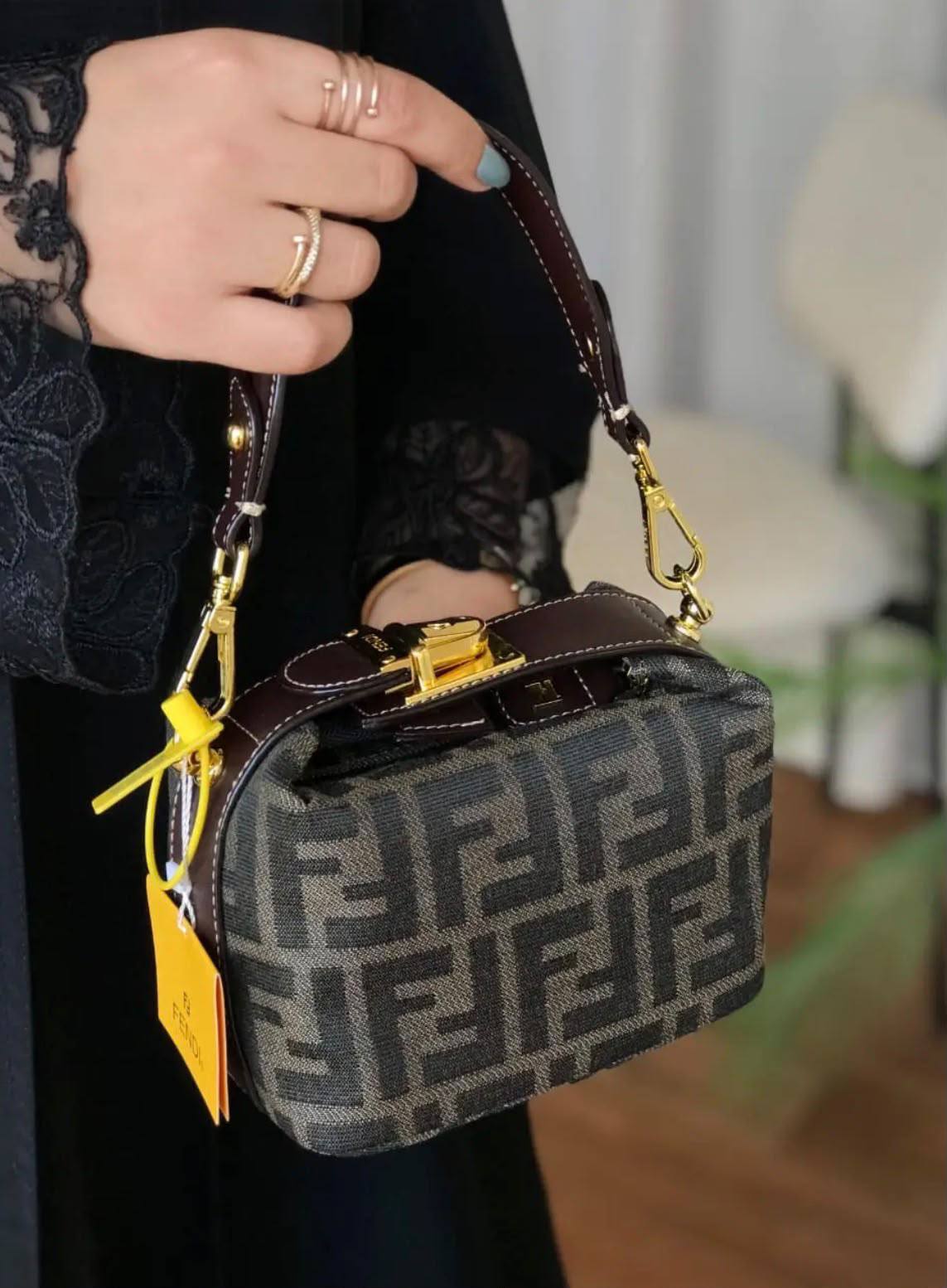 Fendi
95 dhs🇦🇪🇦🇪

size：small
Zain35 
♥️♥️♥️