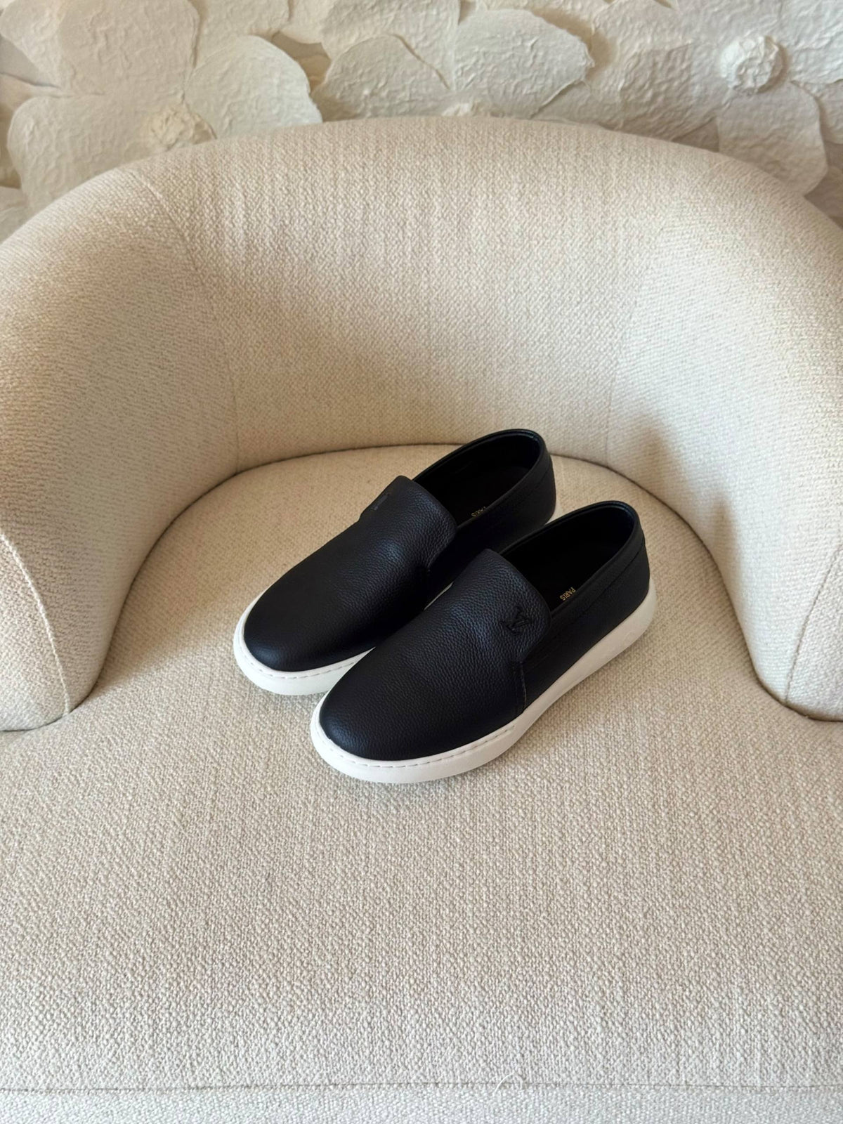 LV Pacific loafer

AAA quality
size: 40 to 46
530 dhs🇦🇪🇦🇪

Zain185 
♥️♥️♥️