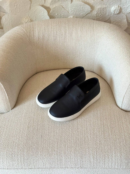 LV Pacific loafer

AAA quality
size: 40 to 46
530 dhs🇦🇪🇦🇪

Zain185 
♥️♥️♥️