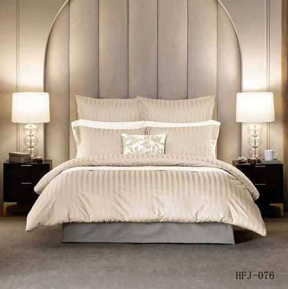 New collection 
Double line 
Cotton 
Hotels quality 
King size 👌👌cover set👌👌👌
1 cover 
1 bedsheets 
4 pillowcases 
110 dhs✅

Zain99
♥️♥️♥️