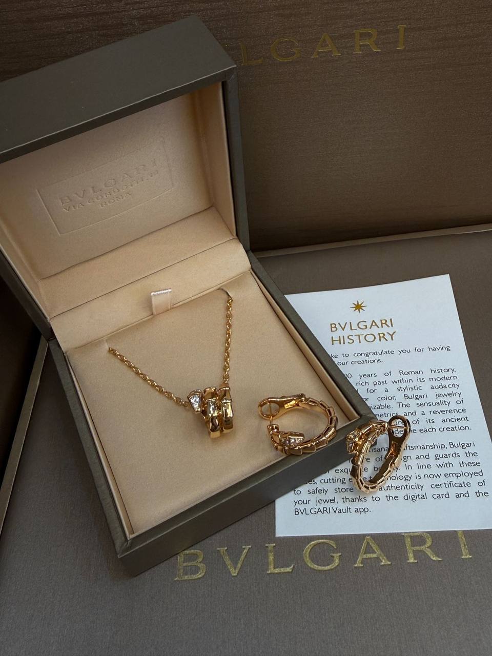 Bvlgari Serpenti Set

170 dhs🪙🌨️ with Normal box
230 dhs🪙🌨️ with Original box(1)

Zain209
♥️♥️♥️