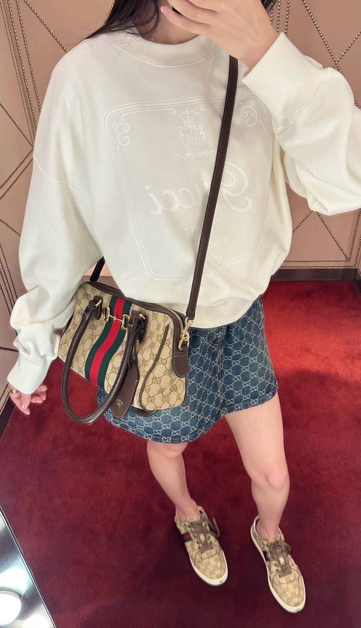 GUCCI 

NEW CAME 
HIGH QUALITY 

WITH BOX 
125 dhs🇦🇪🇦🇪

Zain39
♥️♥️♥️
