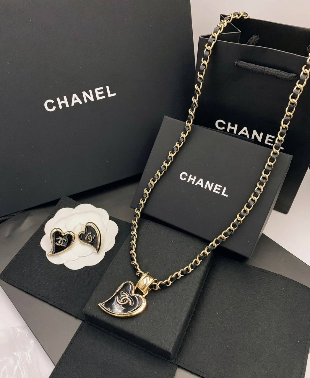 OFFER 
Chanel Set
💥
55 DHS✅
WITH NORMAL CHANEL BOX AND PAPER BAG🛍️🎁

Zain89
♥️♥️♥️