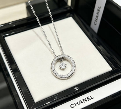 CHANEL ❤️‍🔥
Necklace 🦋
Master quality 💯
With normal boxes 🗃️ 
55 dhs

With master box 📦 
95 dhs 

Zain216
♥️♥️♥️