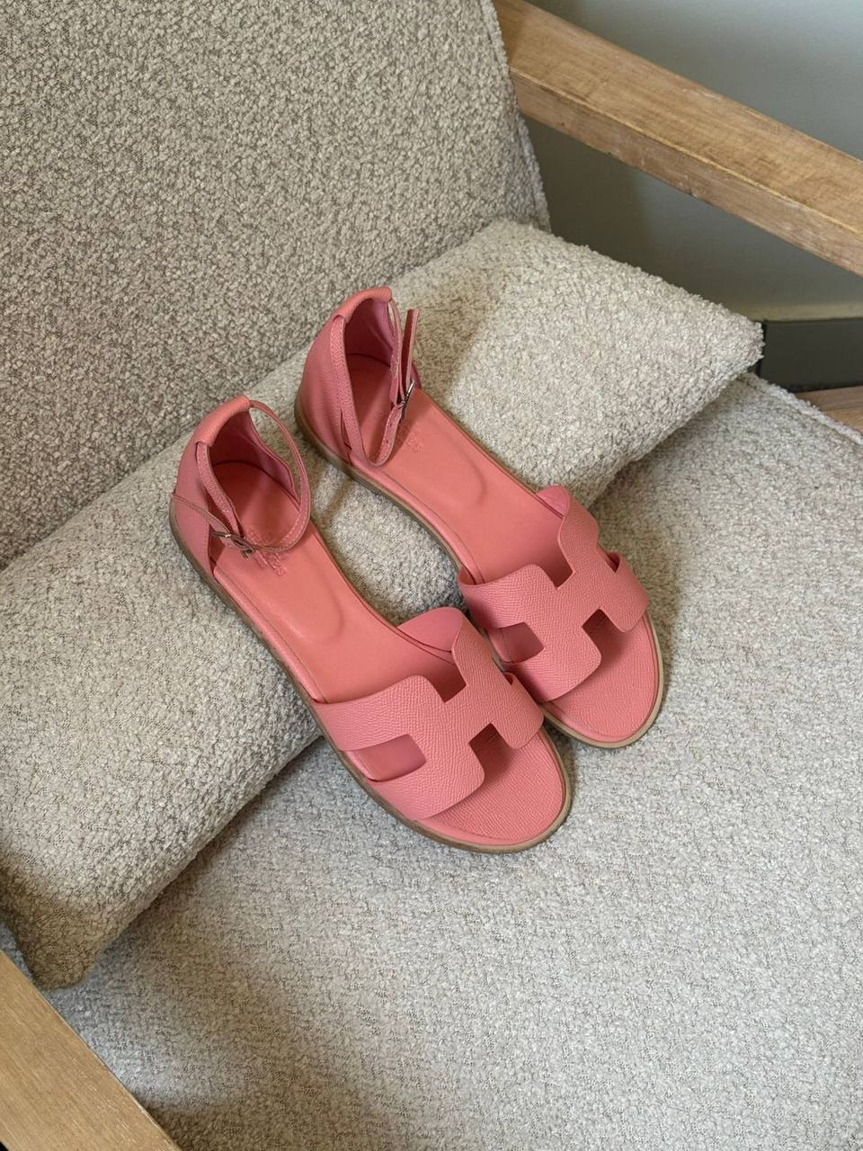 Hermes 🖤
✨ 𝐀𝐯𝐚𝐢𝐥𝐚𝐛𝐥𝐞 𝐍𝐨𝐰
✨ 𝐒𝐢𝐳𝐞𝐬: 𝟑𝟔 — 𝟒𝟏
450 dhs💓

Zain298
♥️♥️♥️