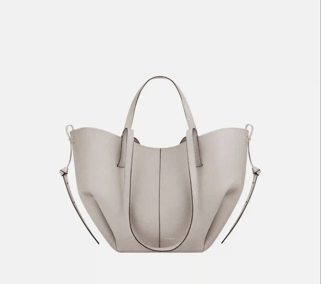Polene
120 dhs🇦🇪🇦🇪

Zain143
♥️♥️♥️