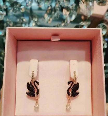 Swarovski Set 🦋
Necklace 
Earrings 
*Master Quality* 🍂

*120* AED normal box 📦

Zain48
♥️♥️♥️
