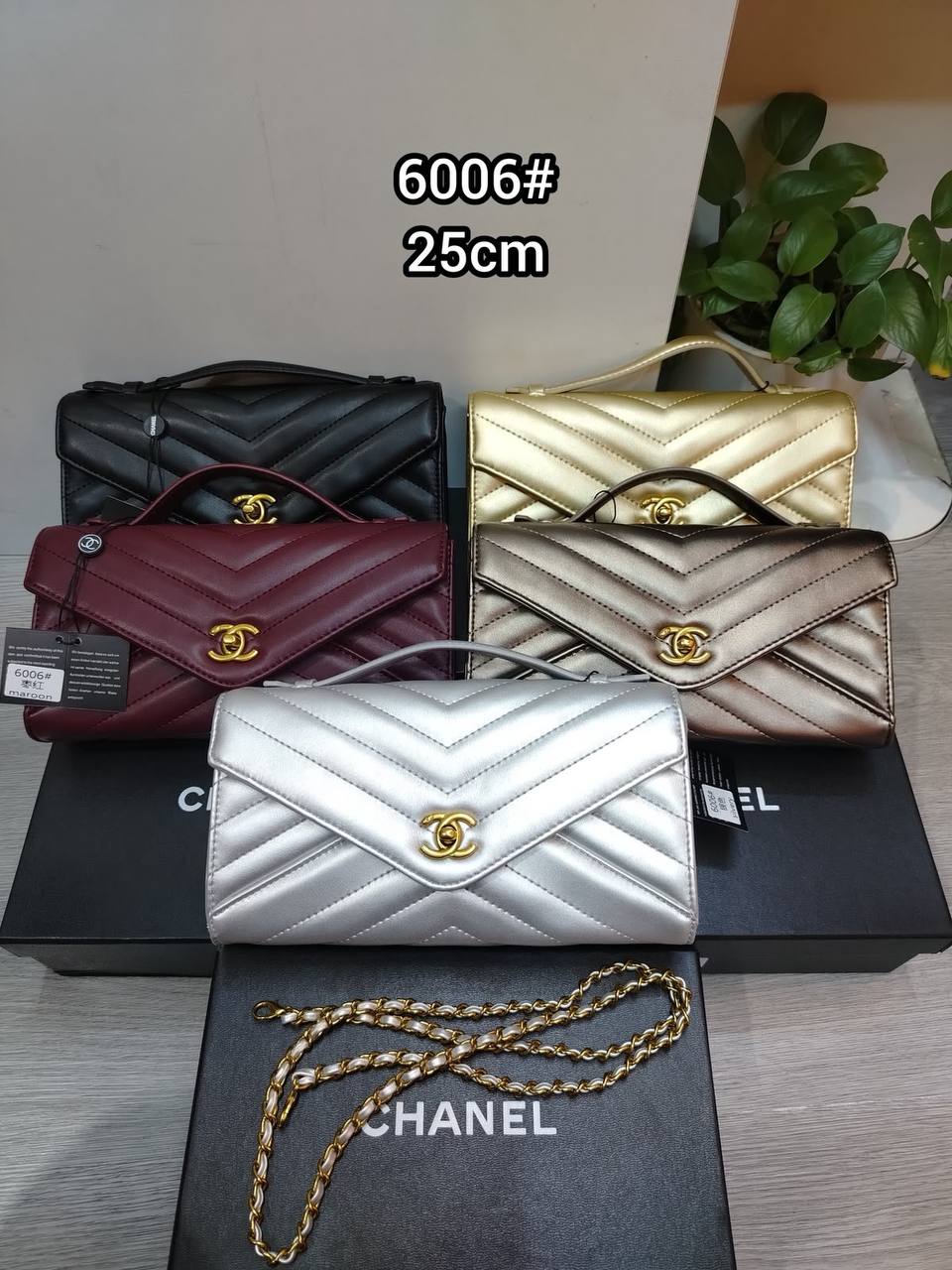 Chanel 
good quality 
with Box 
120 dhs🇦🇪🇦🇪

Zain107
♥️♥️♥️