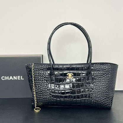 Chanel
Master
35cm🫶🏼🫶🏼 
350 dhs✅

Zain297
♥️♥️♥️