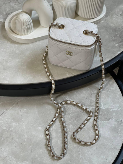 Chanel  ✨💥
Available original box 📦 
With full packing 🎀🎀
Super high quality 💥💥
For Price 👇 WhatsApp✅
0568585901 
0507557372
0552275751 Owner Zain 👌

Zain283
♥️♥️♥️