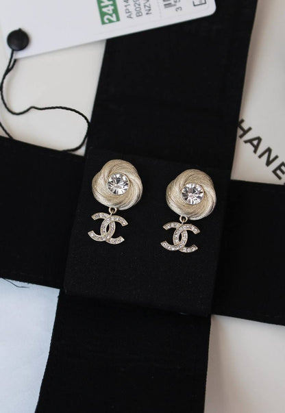 CHANEL SET 🤍

* ⁠↗️ *Super Master Quality ®️*⬆️
* ⁠NEW COLLECTION *Earings*

*200 dhs🇦🇪🇦🇪* with *Normal* Box & Bag
*280 dhs🇦🇪🇦🇪* with *Orignal* 🎁 Packaging

Zain209
♥️♥️♥️