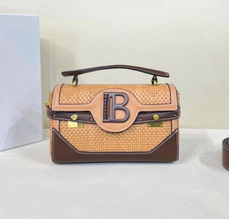 BALMAIN 
HIGH QUALITY
 WITH BOX
140 dhs💓

Zain39
♥️♥️♥️