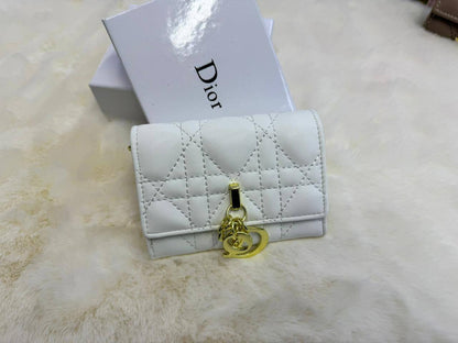 Dior wallet 

With box 
🎁🎁🎁

45 dhs❣️

Zain56
♥️♥️♥️