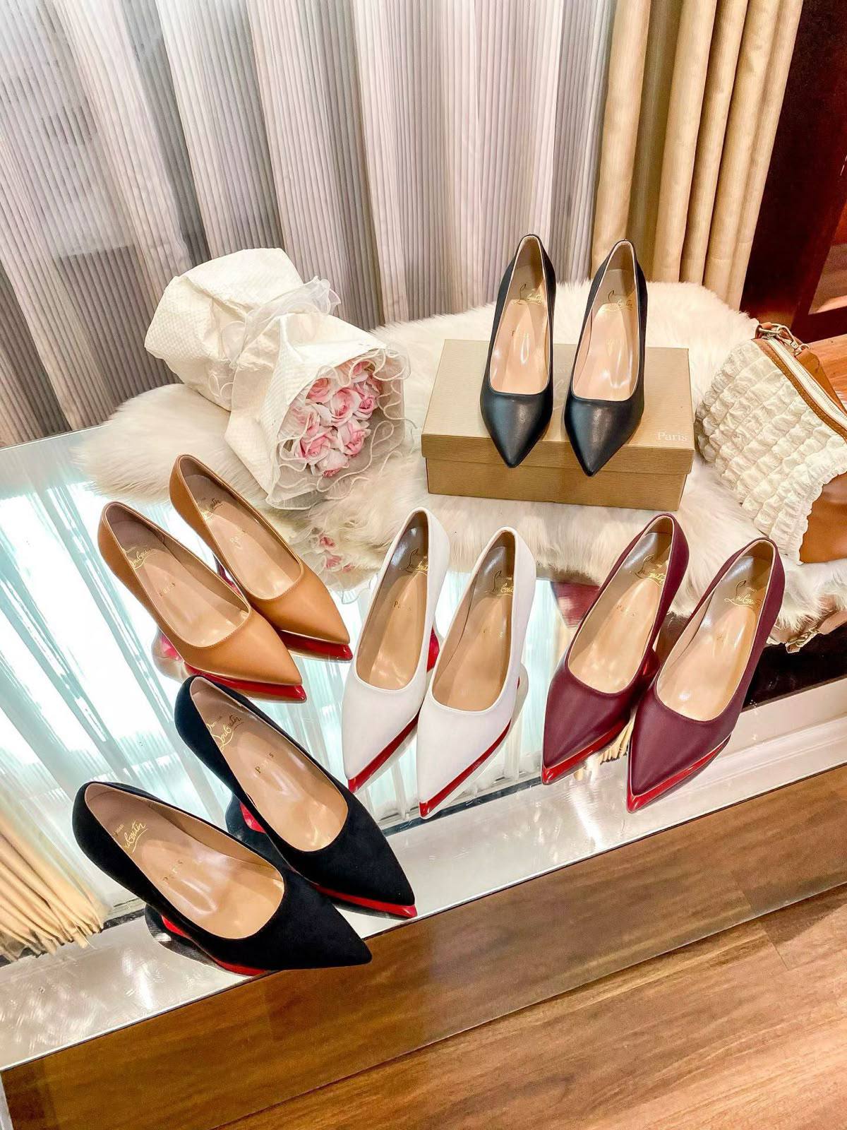 Loubotin Heels

Size 36-41
150 dhs🇦🇪🇦🇪

Zain183
♥️♥️♥️