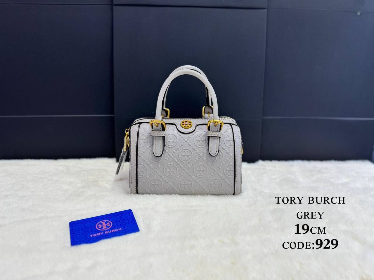 ᴛᴏʀʏ ʙᴜʀᴄʜ ᴍɪɴɪ ʙᴀʀʀᴇʟ ʙᴀɢ 
ᴛᴏᴘ ʜᴀɴᴅʟᴇ ᴄʀᴏssʙᴏᴅʏ ʙᴀɢ

ᴡɪᴛʜʙᴏx
🎁🎁🎁

ʟᴇᴀᴛʜᴇʀ 

sɪᴢᴇ:19ᴄᴍ
95 dhs🪙

Zain56
♥️♥️♥️