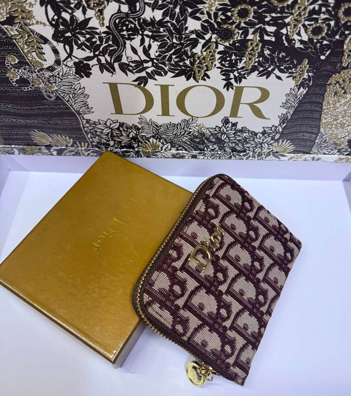 Wallets

With box
🎁🎁🎁

30 dhs✅

Zain93
♥️♥️♥️