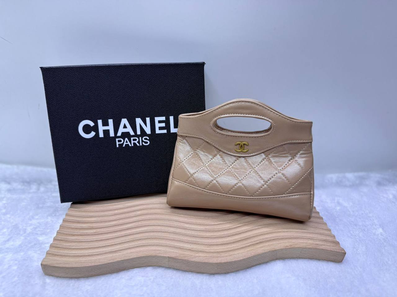 Chanel

With box 
🎁🎁🎁

95 dhs🪙🌺

Zain114
♥️♥️♥️