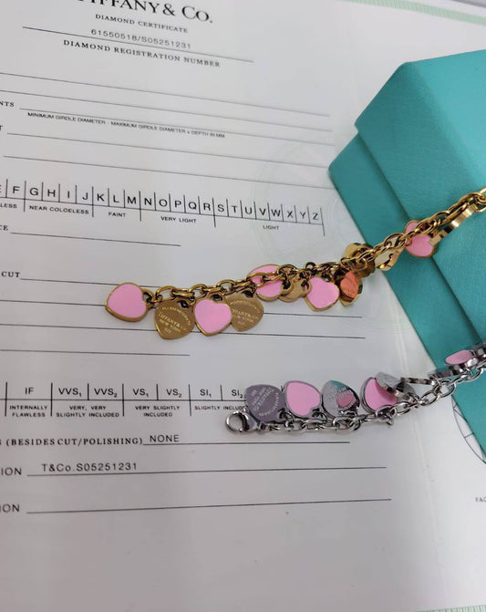 Tiffany ❤️‍🔥*
Bracelet 🦋
good quality 💯
Non tarnish 💯
With normal boxes 🗃️ 
And paper bag 🛍️
45 dhs❣️
With master box 🗃️ 
85 dhs❣️

Zain216
♥️♥️♥️