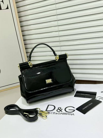 D&G

with box
🎁🎁🎁

100 dhs🪙🌨️

Zain143
♥️♥️♥️