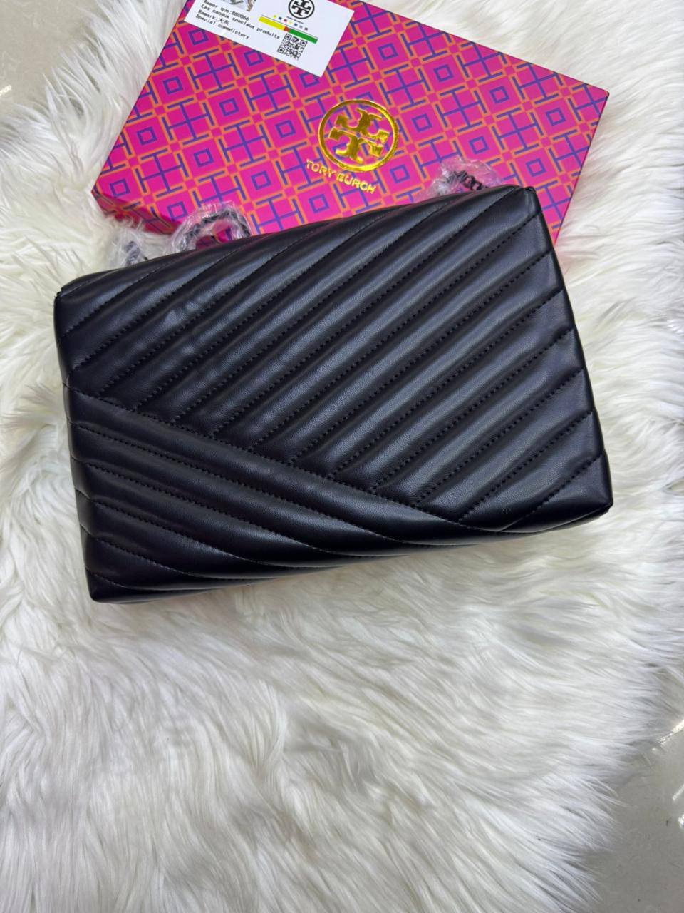 Tory Burch 
1️⃣ Finish Quality +🎁

Size: 28 * 19 cm
80 dhs🪙🌨️

with box 
🎁🎁🎁

Zain115
♥️♥️♥️