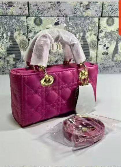 Dior
115 dhs✅

Zain143
♥️♥️♥️